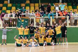 Balonmano: El Gáldar Gran Canaria tira de épica para imponerse al Teucro (29-28)