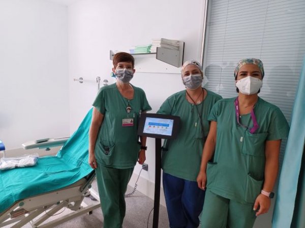 Enfermería de CMA del HUC, premiado en el Simposio Nacional por su trabajo de encuestas de satisfacción