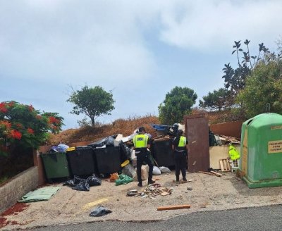 La Policía Local de Guía refuerza la vigilancia para evitar el abandono de muebles y vehículos en la vía pública
