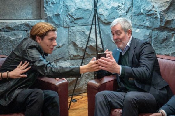 Clavijo resalta la utilidad de la app AutiStok de Daniel Com&iacute;n para personas con autismo