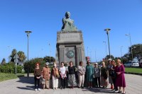Una íntima ofrenda floral recuerda la fecha del 103 aniversario del fallecimiento de Benito Pérez Galdós