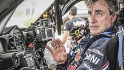Carlos Sainz carga de nuevo contra la organizaci&oacute;n del Dakar