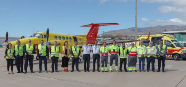 El Gobierno presenta el nuevo avi&oacute;n medicalizado del Servicio de Urgencias Canario