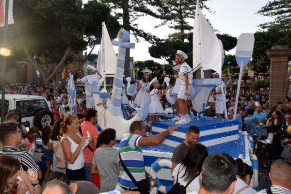 El Día de Santiago arranca con los actos religiosos y culmina con la Batalla de Flores y música