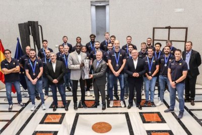 Torres recibe a la plantilla y al cuerpo t&eacute;cnico y directivo del CB Gran Canaria tras ganar la EuroCup