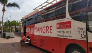 El ICHH promueve la donación de sangre en la Playa de Las Canteras