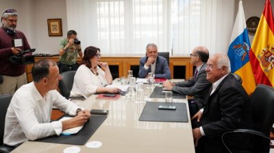 El Gobierno de Canarias analiza con la FET la situaci&oacute;n del transporte escolar