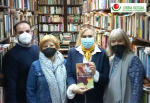 La periodista Alicia Luengo dona su novela &ldquo;El Or&aacute;culo de nuestro coraz&oacute;n&rdquo; al Rinc&oacute;n del Lector de Telde