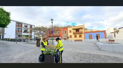 Los trabajadores del Programa de Empleo Social contribuyen a la mejora de los espacios públicos de Guía