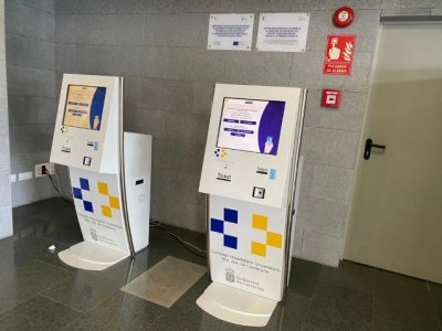 La Candelaria instala un sistema informático para agilizar el acceso a las citas de 3.000 pacientes diarios