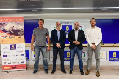 El Campeonato del Mundo de Paddle Surf regresa a Las Canteras con el espect&aacute;culo de olas