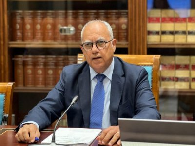 Articulo de opinión: 'Un escudo social que también se construye viajando', por Casimiro Curbelo