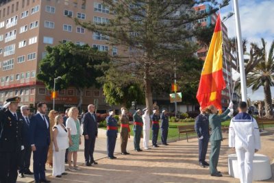 Izado de la Bandera en Las Palmas de Gran Canaria para celebrar el X aniversario de la proclamaci&oacute;n de S.M. El Rey