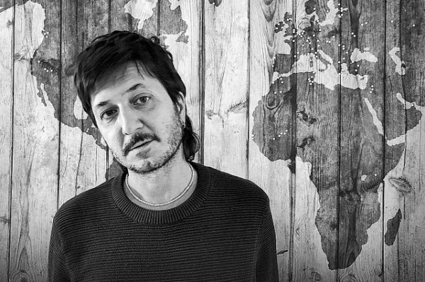 Alberto Torres Blandina pública con Candaya su nueva novela Tierra