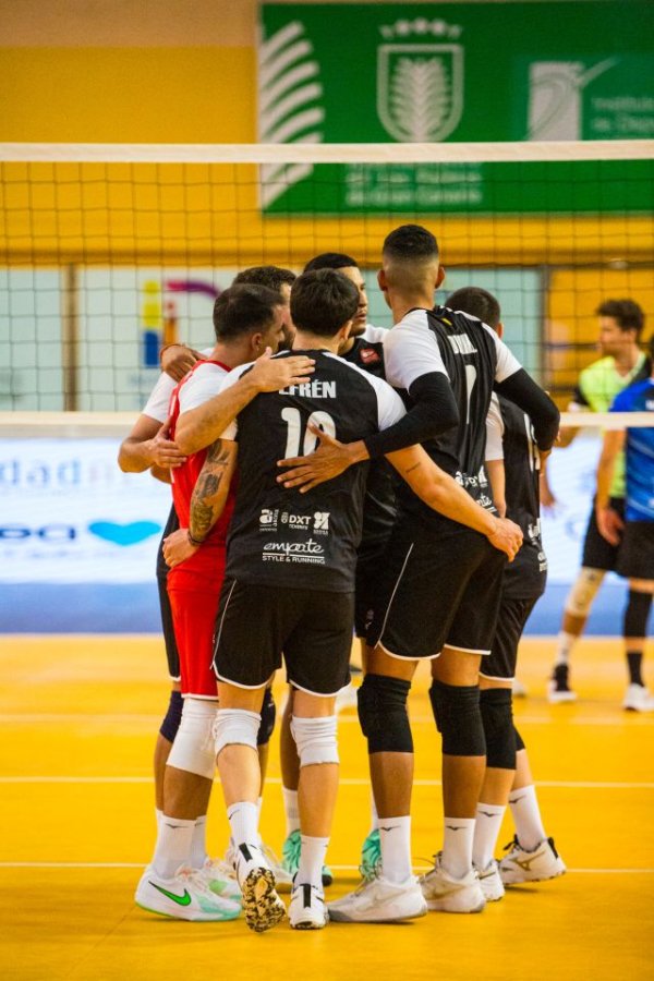 Voleibol: El Arona Spring In Motion se vuelve a quedar con la miel en los labios y jugar&aacute; un a&ntilde;o m&aacute;s en Superliga 2