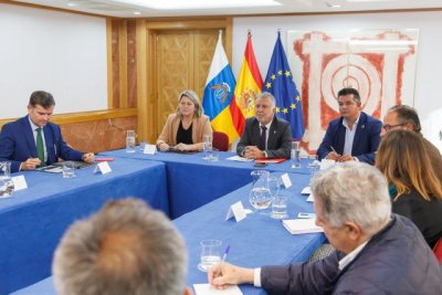 Torres preside una reunión entre ganaderos, industriales y supermercados para afrontar el aumento de precios