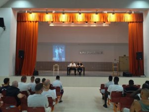 Conferencia del deportista y empresario Fernando González Cruz en el Centro Penitenciario La Palmas II
