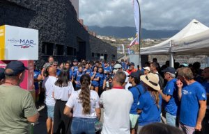 Más de 200 personas se suman a la limpieza de la playa de Los Cancajos organizada por Fred. Olsen Express y Terramare