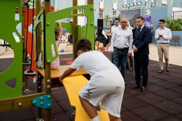 G&aacute;ldar inaugura la renovaci&oacute;n del parque infantil de La Enconada