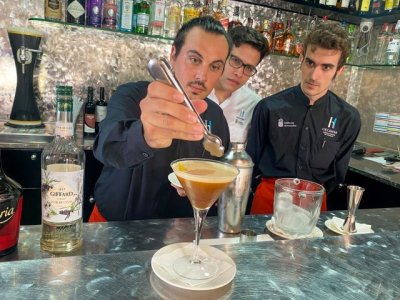 Hoteles Escuela de Canarias ofrece una clase magistral en cocteler&iacute;a a estudiantes y profesionales del sector