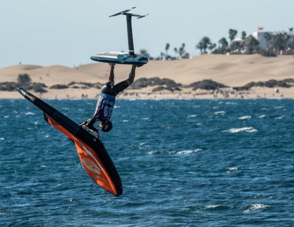 Los canarios que aspiran a la Copa del Mundo de WingFoil de Gran Canaria