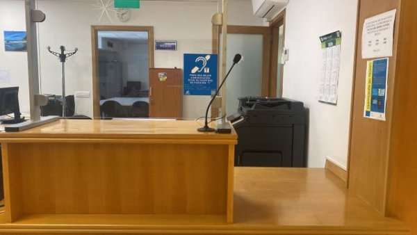 Sanidad facilita la comunicaci&oacute;n con pacientes con discapacidad auditiva con bucles de inducci&oacute;n magn&eacute;tica