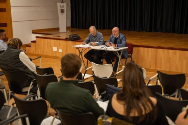 El Gobierno trabaja con técnicos municipales de urbanismo para aclarar criterios de aplicación del decreto