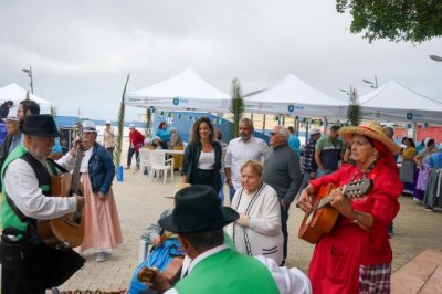 Gu&iacute;a: El CEIP Miguel de Santiago celebr&oacute; el D&iacute;a de Canarias con una ofrenda al compatrono San Roque