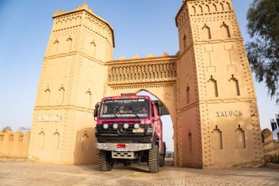 El Elefante Rosa completa con &eacute;xito la primera etapa del RallyClassics &Aacute;frica 2024