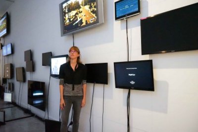 Cristina Maya reflexiona sobre la sociedad de la pantalla en el Centro de Arte La Regenta