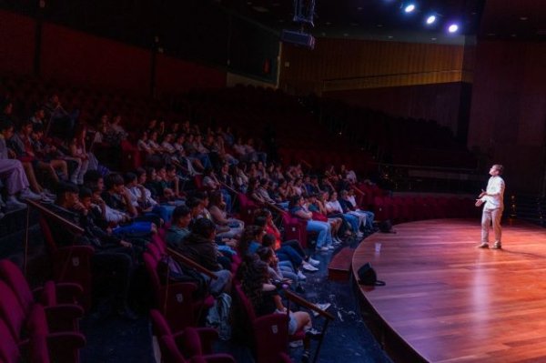 Sanidad, Educación y Cultura reúnen a 600 personas para sensibilizar sobre los problemas de salud mental