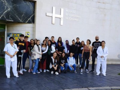El HUC recibe la visita de un grupo de estudiantes de bachillerato del Instituto Padre Anchieta