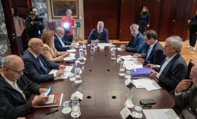 Clavijo convoca a cabildos, ayuntamientos, empresarios y sindicatos para enriquecer a&uacute;n m&aacute;s el Decreto Canarias