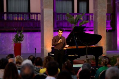 El piano de Juan P&eacute;rez deleit&oacute; al p&uacute;blico en Santa Catalina, a Royal Hideaway Hotel