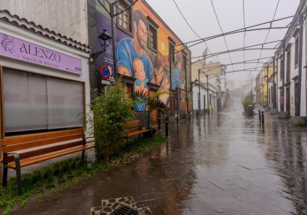 Valleseco culmina la quinta fase de la Zona Comercial Abierta con una intervenci&oacute;n integral de equipamiento urbano y se&ntilde;al&eacute;tica