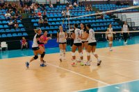 Voleibol: El Arona Voley gana a domicilio en Torrelavega y suma su tercera victoria consecutiva en Superliga Femenina 2