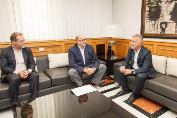 El presidente de Canarias recibe al presidente ejecutivo de Telefónica España