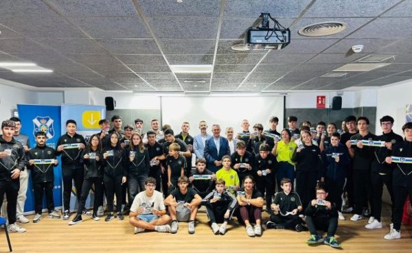 El Proyecto Ganar distingue a un centenar de árbitros canarios sub-18 con brazaletes oficiales de protección