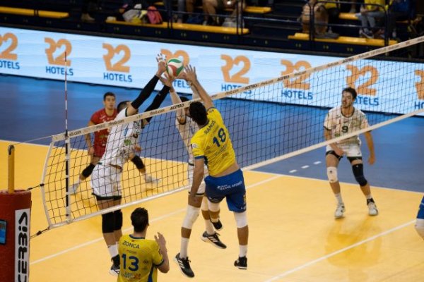 Voleibol: Duelo de titanes en la Superliga: Unicaja Costa de Almería vs CV Guaguas