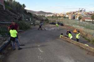 Gáldar: Vías y Obras ejecuta tareas de limpieza y rehabilitación de barranqueras del municipio