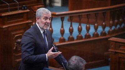 Fernando Clavijo augura que los movimientos en pol&iacute;tica migratoria del Gobierno de Espa&ntilde;a ser&aacute;n tan solo un parche