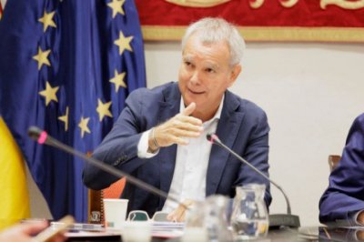 Franquis: &ldquo;Es totalmente falso que hayamos firmado el uso industrial del puerto de Santa &Aacute;gueda para 24 a&ntilde;os m&aacute;s&raquo;