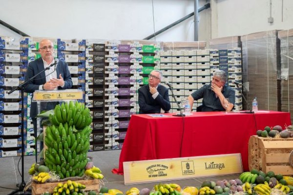 Morales certifica el compromiso del Cabildo de consolidar el proyecto global de agroecología y de potenciar la agricultura de exportación
