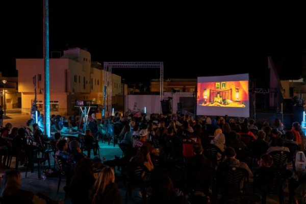Fuerteventura: Extraordinaria acogida en La Oliva del Cine al aire libre de Tenique Cultural