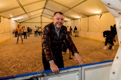 G&aacute;ldar: Teodoro Sosa destaca el &eacute;xito de la pista de hielo entre la multitud en su primer fin de semana abierto