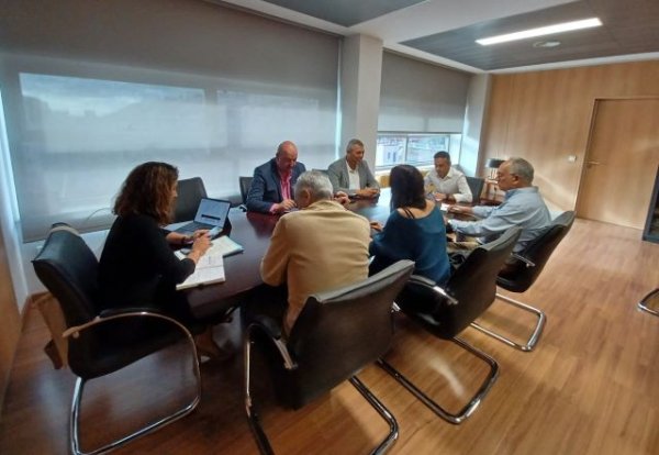 Sanidad analiza en una reuni&oacute;n de coordinaci&oacute;n la asistencia sanitaria a migrantes en El Hierro