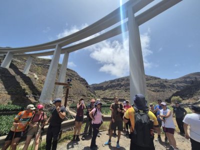 Guía: El programa de senderismo ‘Descubre Guía’ une la costa y el patrimonio arqueológico del municipio en su cuarta ruta