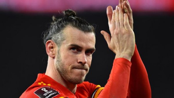 Gareth Bale raja de la prensa española tras su doblete con Gales