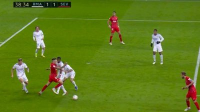 Iturralde: "Es penalti de Alaba; el VAR no vino para este tipo de penaltis"