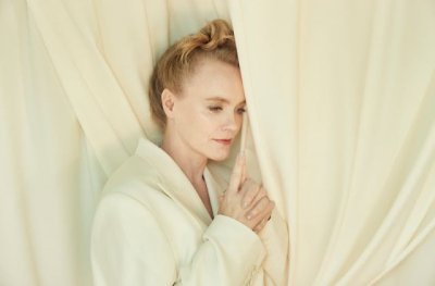 M&uacute;sica: Ane Brun lanza una nueva canci&oacute;n 'Mano en el Fuego' (V&iacute;deo)